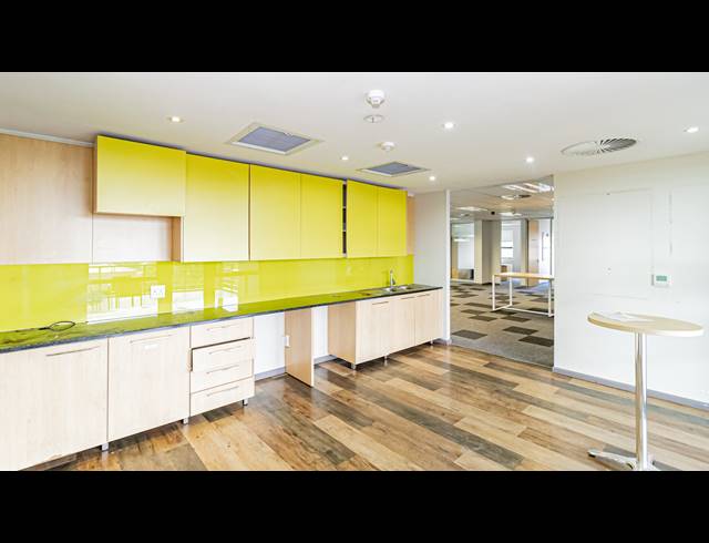 1,552M² OFFICE TO LET IN FERNDALE